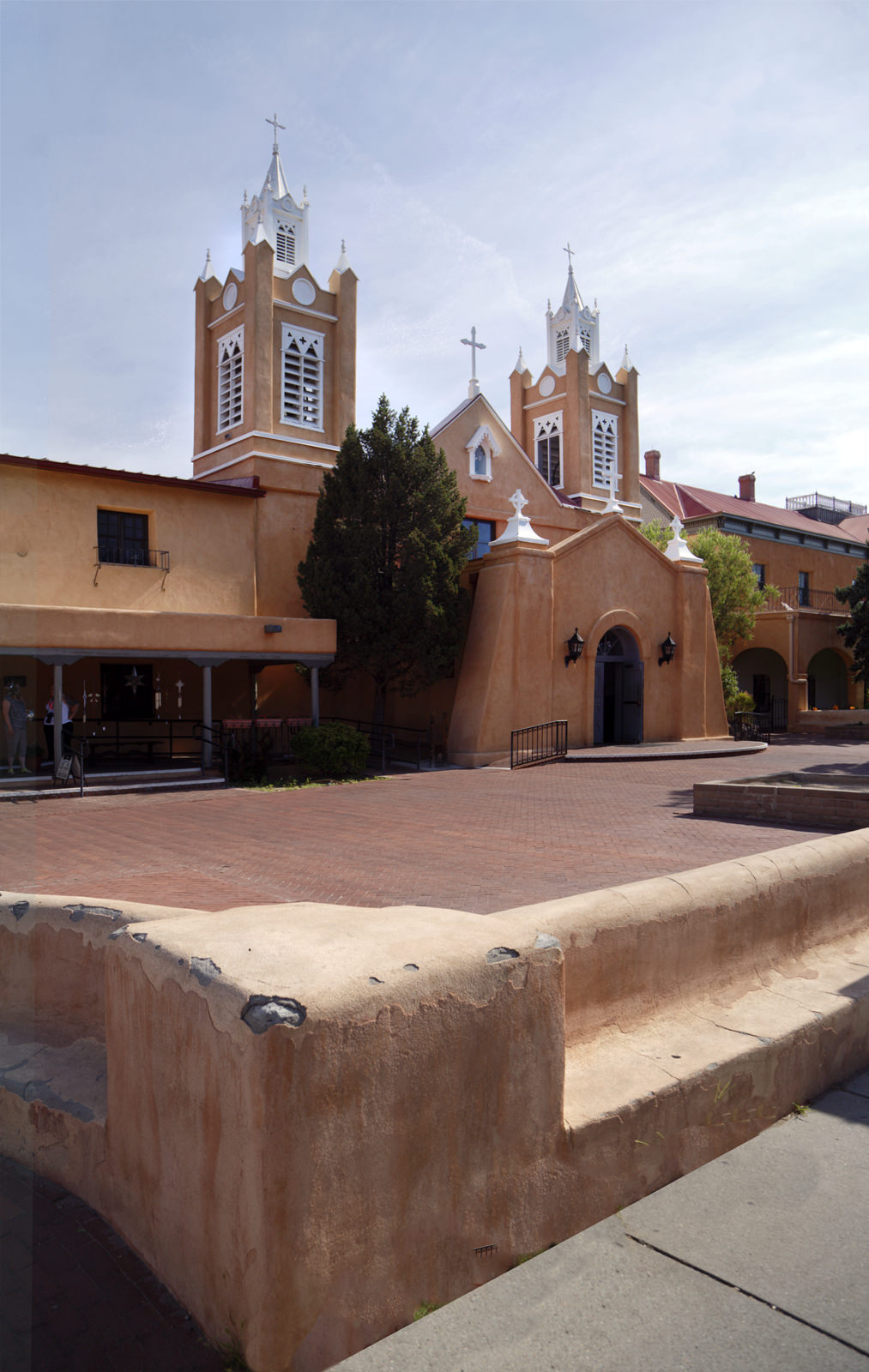 Front Facade: Street Viewi